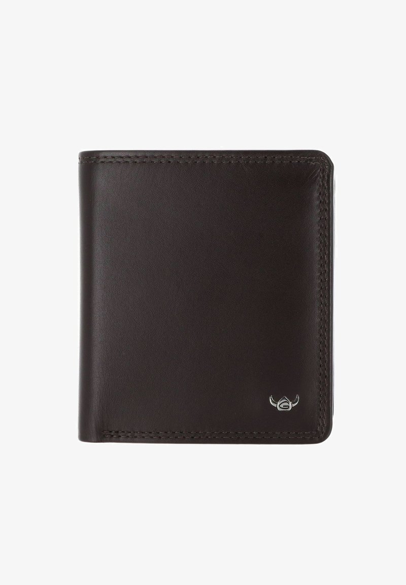 Portefeuille bifold en cuir marron foncé avec coutures soignées et petit emblème logo argenté dans le coin inférieur droit.
