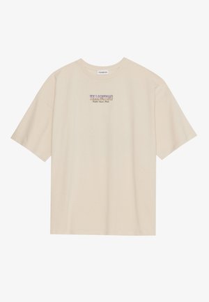 Tricou din bumbac bej, cu mâneci scurte și gât rotund, având un grafic "YELLOWSTONE" în culorile violet și albastru centrat pe piept.