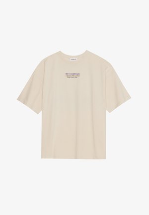 Beige színű, rövidujjú pamut póló kerek nyakkal, amelyen a "YELLOWSTONE" grafika található lila és kék színben, középen a mellrészen.