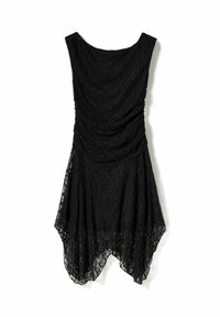 Fekete csipke ruha kerek nyakkivágással és ráncolt dekoltázzsal. Magas-alacsony alsórész áttetsző, texturált anyagból. Elegáns és könnyed kialakítás.