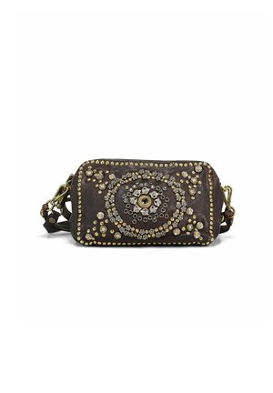 Sac à main en cuir marron avec des embellissements métalliques intriqués, des motifs floraux et une forme rectangulaire. Doté d'une bandoulière amovible et d'une fermeture zippée.