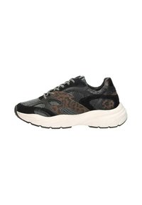 Zwarte en bruine sport sneakers met een mix van textuurmaterialen, opvallende netpanelen en een dikke witte zool. Zilveren veters maken het ontwerp af.
