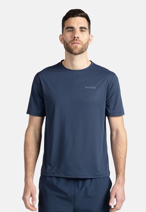 Camiseta de manga corta azul marino, hecha de una tela suave y ligera, que presenta un pequeño logo "ROSSIGNOL" en la parte izquierda del pecho.