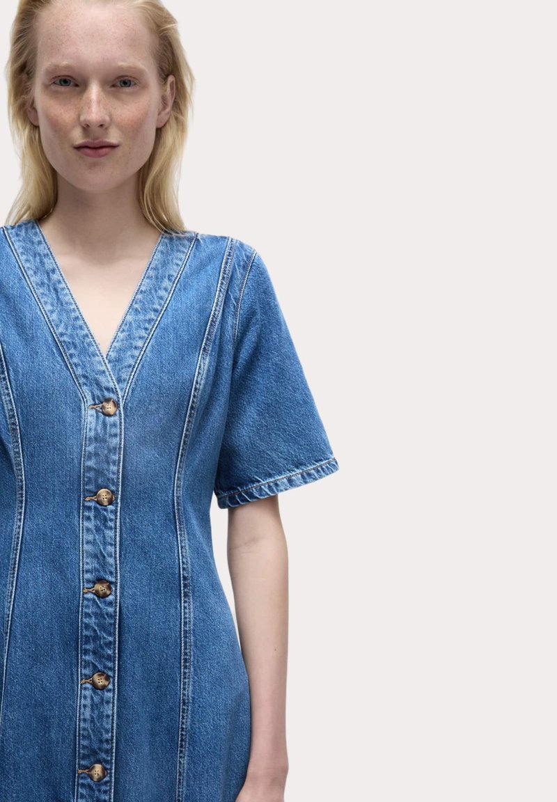 ombre denim dress Hannah V Neck Maxi Medium Indigo color:sage Color:Neutral Oat Free People Patches Of