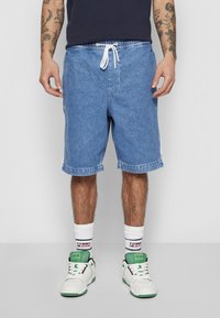 Tommy Jeans AIDEN TAPE - Denim shorts - denim light