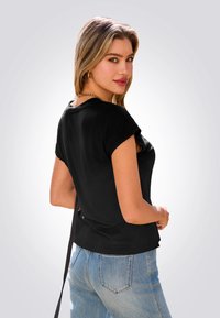 Cupshe T-shirt basic - black