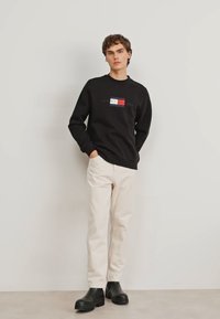 Tommy Hilfiger HILFIGER FLAG SWEATSHIRT - Sweatshirt - black