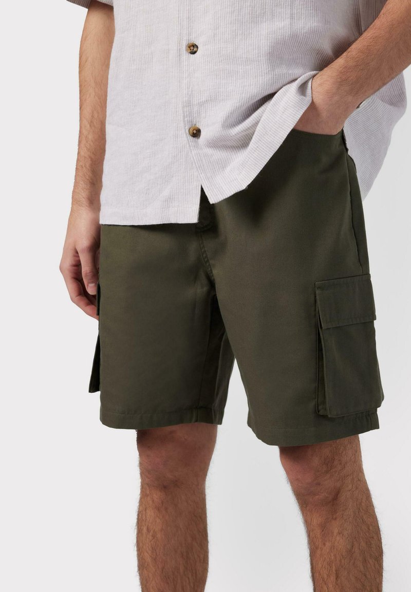 Chelsea Peers UTILITY - Šortky - khaki