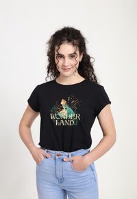 Disney ALICE IN WONDERLAND ALICE PLANT SMELL  - T-shirt z nadrukiem