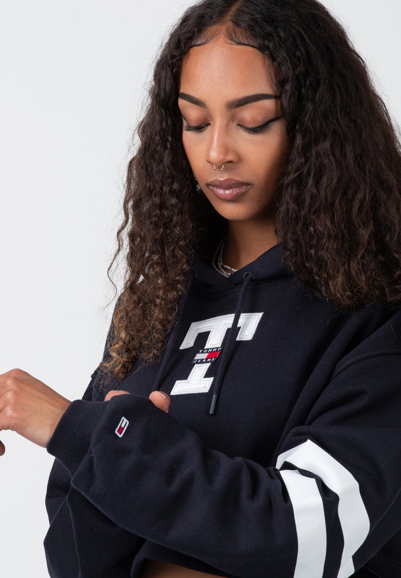 tommy badge quarter zip drawstring sweatshirt