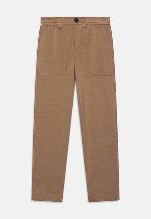 Pantaloni in tessuto elasticizzato marroni con vita elastica, chiusura con bottone frontale, due tasche anteriori e design a gamba dritta.