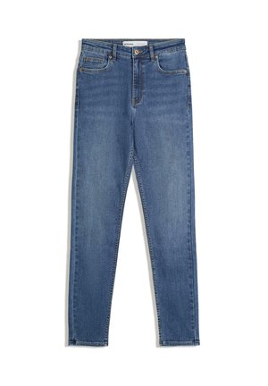 Kék denim farmernadrág, magas derékkal, slim fit szabással, elülső zsebekkel, cipzáras záródással és kontrasztos varrással. Strukturált dizájn sima textúrával.