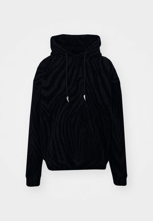 Sweatshirt à capuche noir avec un motif texturé rayé zèbre. Cordon de serrage avec embouts métalliques pointus et poignets côtelés aux manches et à l'ourlet.