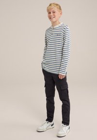 WE Fashion Hlačami s stranskimi žepi - grey