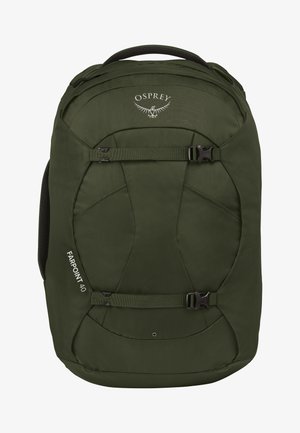 Sac à dos en toile verte avec plusieurs points de fixation, une poignée supérieure rembourrée et des accessoires noirs. Il affiche le logo "Osprey Farpoint 40".