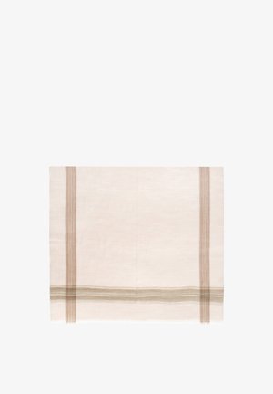Jasna beżowa serweta wykonana z tkaniny, z dwoma brązowymi paskami wzdłuż boków. Prostokątny kształt z gładką fakturą i szytymi brzegami.