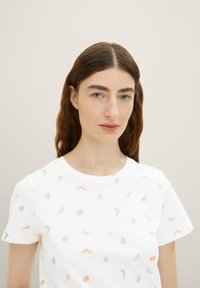 TOM TAILOR Print T-shirt - offwhite abstract dot print