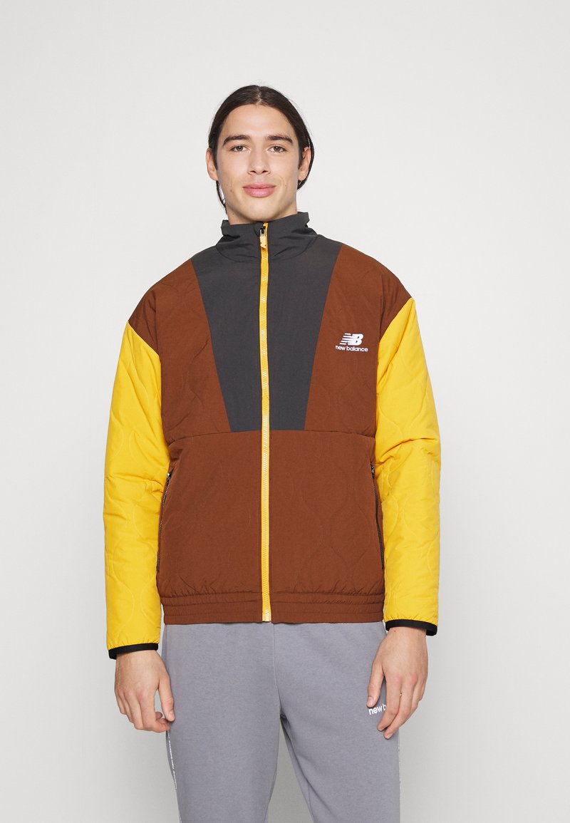 New Balance ATHLETICS OUTERWEAR Übergangsjacke rich oak/braun