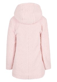 Chaqueta con capucha de color rosa y peluda con un acabado texturizado. Presenta un corte de longitud media y una simple costura a lo largo de la espalda y las mangas.