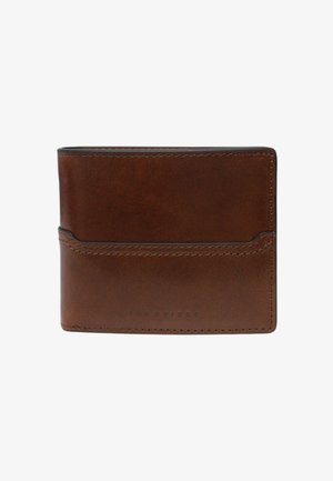 Portafoglio bifold in pelle marrone con uno spazio per schede nella parte frontale e cuciture sottili lungo i bordi, su uno sfondo bianco.