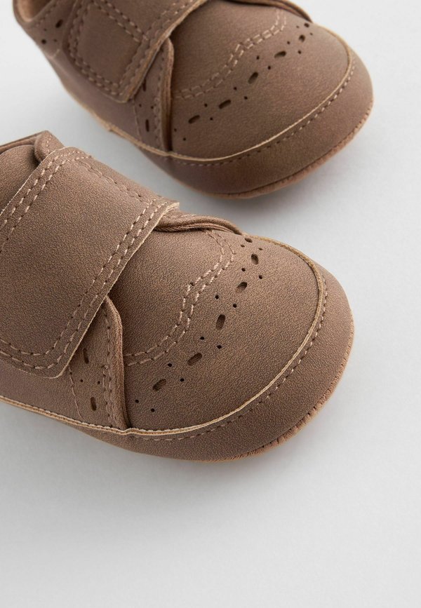 TOUCH FASTENING BROGUE – Krabbelschuh