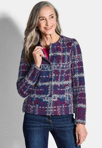 Texturierte Jacke im blauen, roten und grauen Karomuster mit Rundhalsausschnitt, Knopfverschluss und langen Ärmeln.