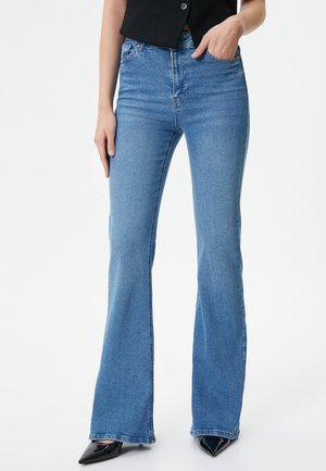 Siniset leveälahkeiset farkut denim-kankaasta, korkeavyötäröiset ja viidellä taskulla, joissa on klassinen muotoilu ja vaalea pesu.