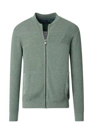 Grüner Reißverschluss-Pullover mit geripptem Kragen und Bündchen, ausgestattet mit zwei vorderen Taschen und einem strukturierten Stoff in unterschiedlichen Grüntönen.