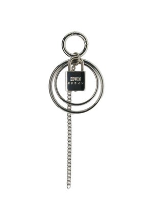 Accessorio portachiavi con anelli di metallo intrecciati, un lucchetto nero etichettato "EDWIN" e una catena argentata per l'attacco.