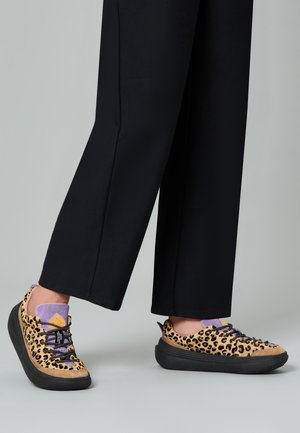 FAMI UNI - Sneakers basse - braun-