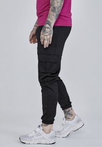 SIKSILK Pantalones cargo - black
