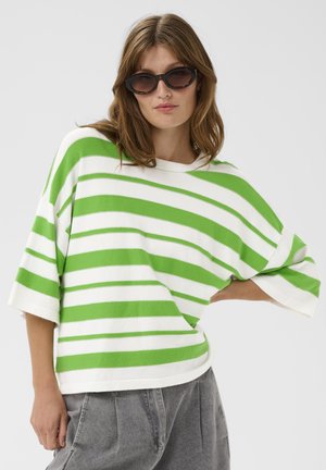 Zelený a biely pruhovaný oversized sveter s krátkymi rukávmi z mäkkého materiálu. Má široký výstrih a voľný strih.