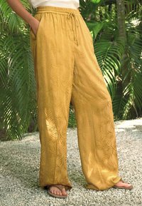 Next Housut - yellow