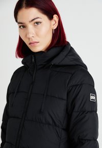 GAP LOGO LONG PUFFER COAT - Vinterkåpe / -frakk - black