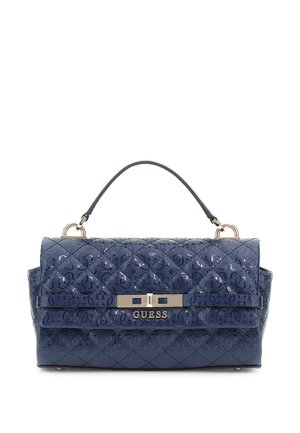 Sac en bandoulière matelassé bleu marine avec une finition brillante, comportant un logo en métal doré et une poignée supérieure, offrant un design structuré et une texture subtile.