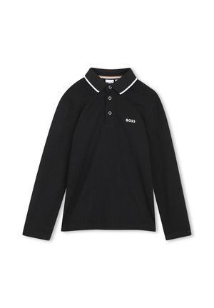 Polo noir à manches longues avec bordure blanche au col et trois boutons, avec petit logo blanc "BOSS" sur la poitrine gauche.