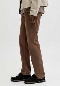 Jack & Jones JJICHRIS JJORIGINAL - Tiesaus kirpimo džinsai - chocolate brown