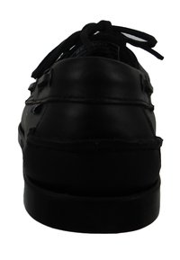 Bateau en cuir noir présentant un bout rond, des lacets et des détails de couture subtils. La semelle est plate et lisse avec une finition brillante.