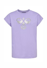 Lila Baumwoll-T-Shirt mit kurzen Ärmeln, versehen mit einem graphischen Design in metallic Silber auf der Vorderseite. Leicht und lässiger Schnitt.