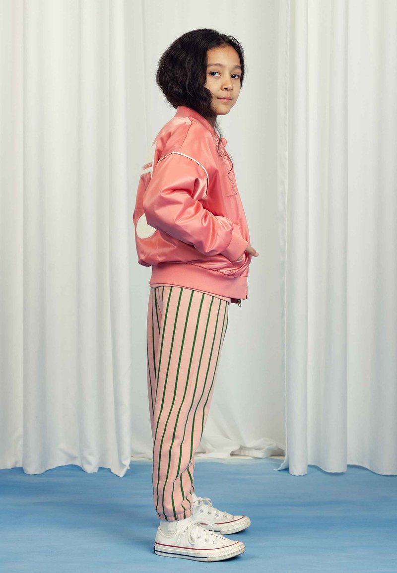 Mini Rodini - NOTE CHENILLE BASEBALL JACKET UNISEX - Chaquetas bomber - pink, Ampliar