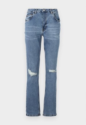 Vaqueros de tiro alto azul, confeccionados en denim, con un diseño de pierna recta, detalles desgastados con rotos en las rodillas y una sutil textura deslavada.