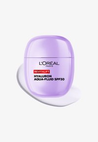 L'Oréal Revitalift Hyaluron Aqua-Fluid SPF30 in un contenitore rotondo viola con una striscia di fluido dietro, su sfondo bianco.