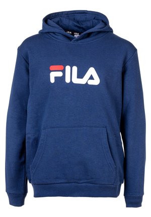 Sudadera de forro polar azul marino con un bolsillo tipo canguro, puños acanalados y un logo de FILA blanco destacado con una franja roja en la parte delantera.