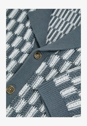 Sivobiely pletený kardigán s textúrovaným dizajnom, plochým golierom a zlatými gombíkmi. Detailne spracovaný s pruhmi v striedajúcich sa vzoroch.