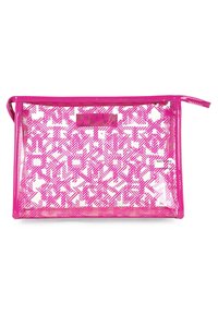 Bolsa de cosméticos transparente con un patrón geométrico rosa, con acabado brillante y cierre de cremallera. Mide aproximadamente 25 centímetros de largo.