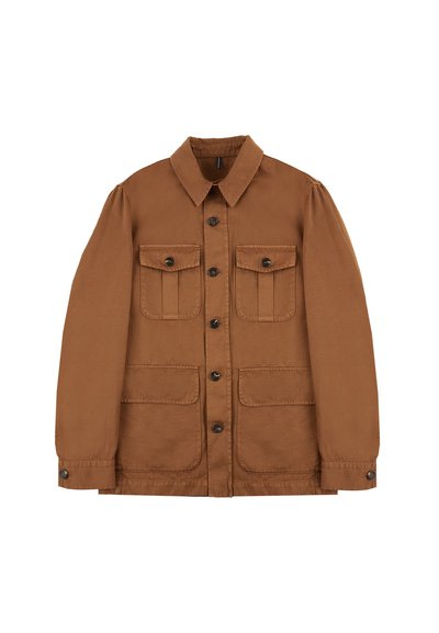 Chaqueta de utilidad marrón hecha de algodón, con cierre de botones, dos bolsillos en el pecho y dos bolsillos laterales. Cuello estructurado y mangas largas.