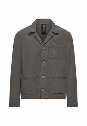 Giacca grigia con bottoni, tre tasche applicate frontali, colletto e maniche lunghe, mostrata su sfondo bianco.