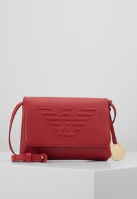 Emporio Armani Axelremsväska - red