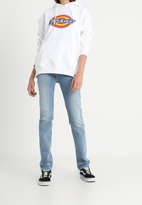 Pepe Jeans Vaqueros slim fit - bleached denim