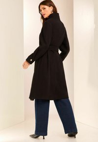 Lipsy NECK WRAP BELTED WITH - Abrigo clásico - black